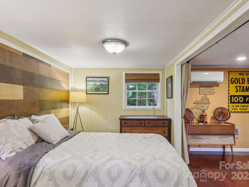 416 Cherokee Avenue, Black Mountain, NC 28711.  MLS# CAR4330813, YatesRealty ID 1618. 2LQ Bedroom
