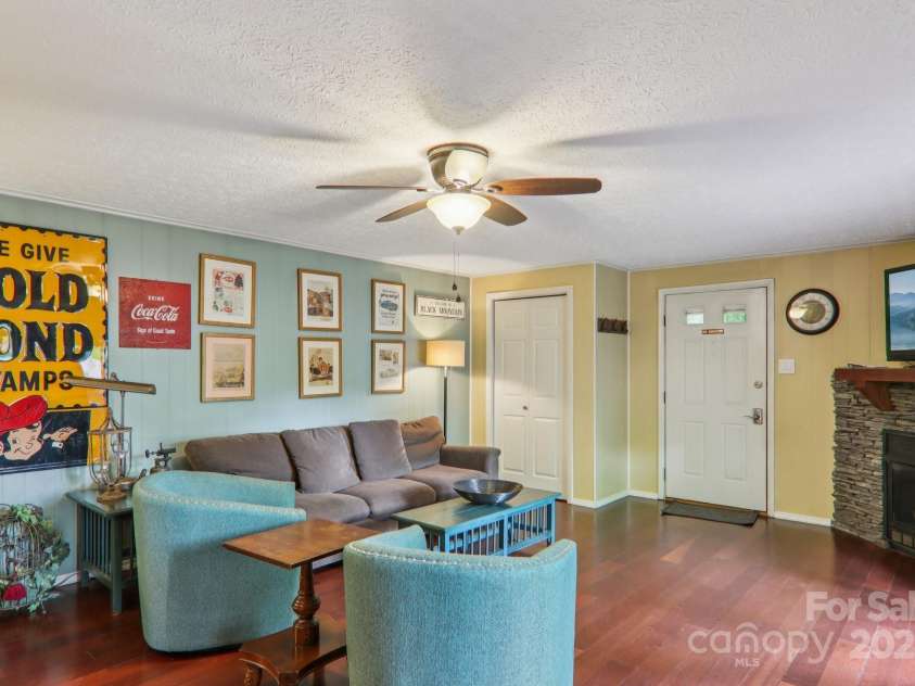 416 Cherokee Avenue, Black Mountain, NC 28711.  MLS# CAR4330813, YatesRealty ID 1618. 2LQ Living Room w Fireplace