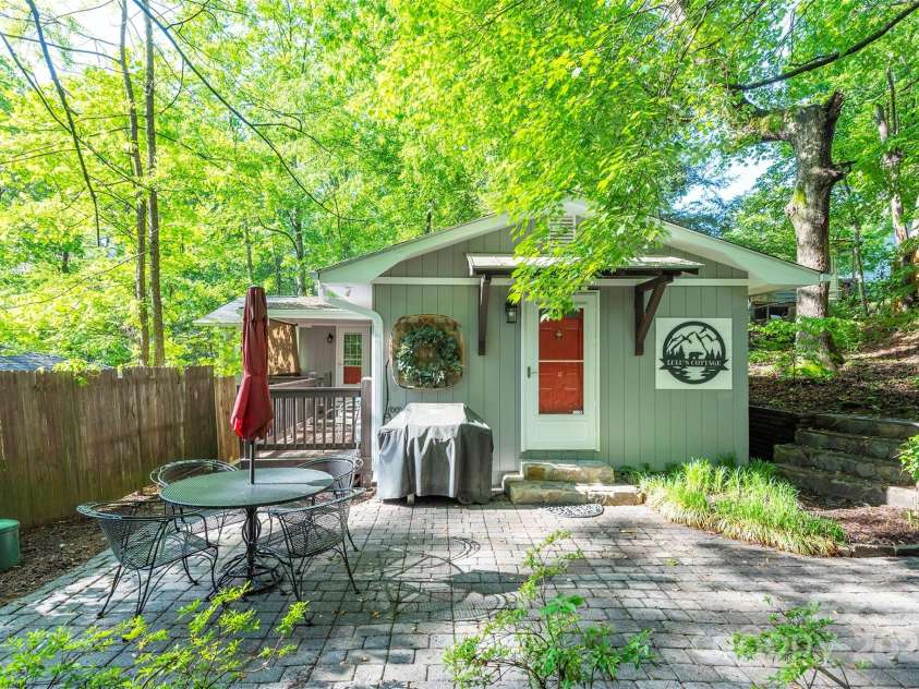 416 Cherokee Avenue, Black Mountain, NC 28711.  MLS# CAR4330813, YatesRealty ID 1618. 2nd Living Quarters