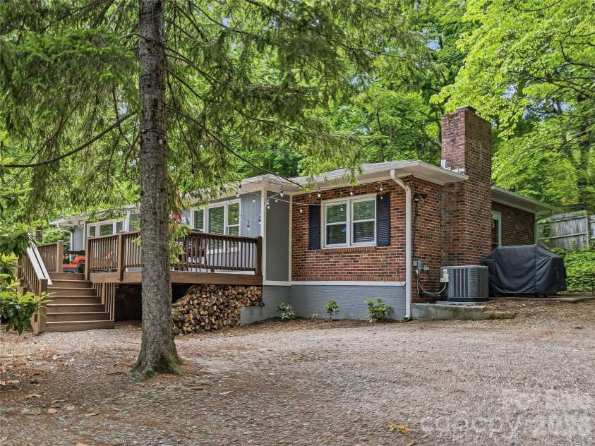 416 Cherokee Avenue, Black Mountain, NC 28711.  MLS# CAR4330813, YatesRealty ID 1618. 