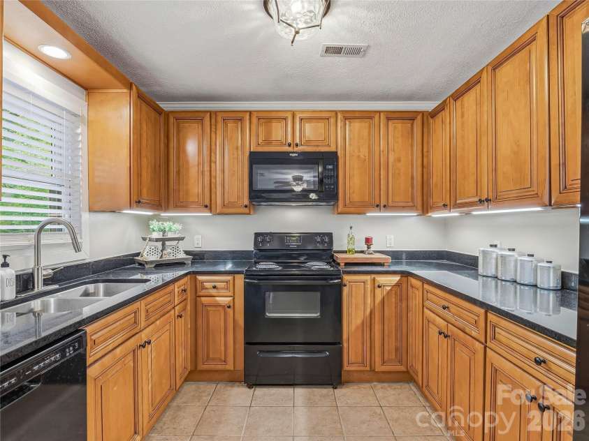 416 Cherokee Avenue, Black Mountain, NC 28711.  MLS# CAR4330813, YatesRealty ID 1618. 