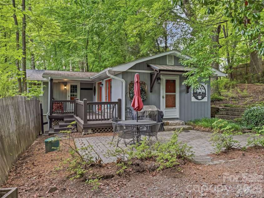 416 Cherokee Avenue, Black Mountain, NC 28711.  MLS# CAR4330813, YatesRealty ID 1618. 