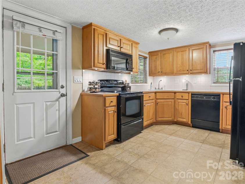 416 Cherokee Avenue, Black Mountain, NC 28711.  MLS# CAR4330813, YatesRealty ID 1618. 