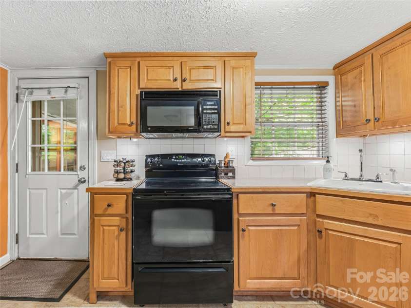 416 Cherokee Avenue, Black Mountain, NC 28711.  MLS# CAR4330813, YatesRealty ID 1618. 