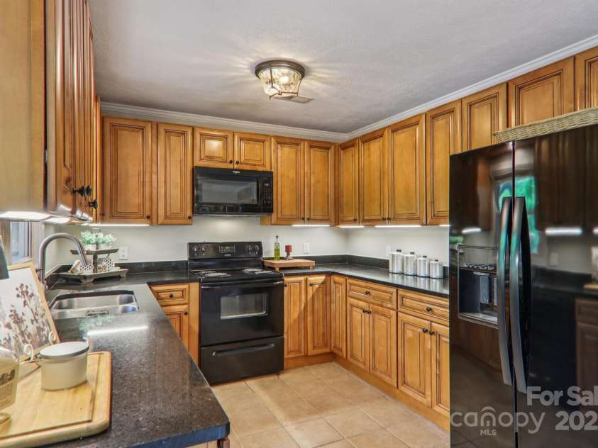 416 Cherokee Avenue, Black Mountain, NC 28711.  MLS# CAR4330813, YatesRealty ID 1618. Kitchen