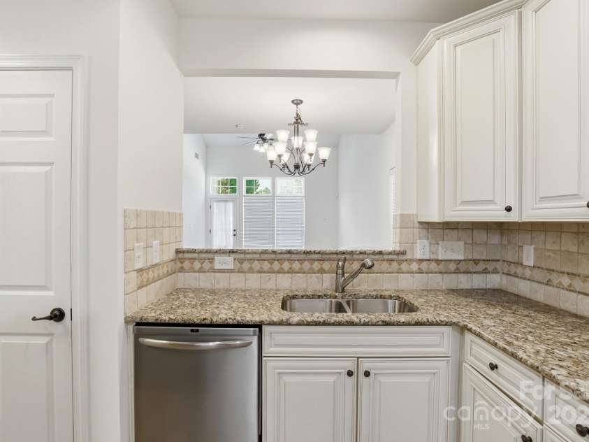 5763 Mossdale Lane, Charlotte, NC 28278.  MLS# CAR4329295, YatesRealty ID 1618. 