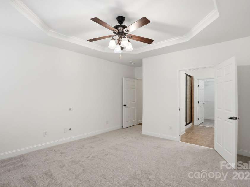 5763 Mossdale Lane, Charlotte, NC 28278.  MLS# CAR4329295, YatesRealty ID 1618. 