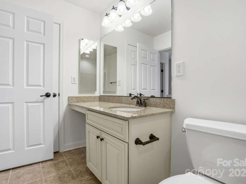 5763 Mossdale Lane, Charlotte, NC 28278.  MLS# CAR4329295, YatesRealty ID 1618. 