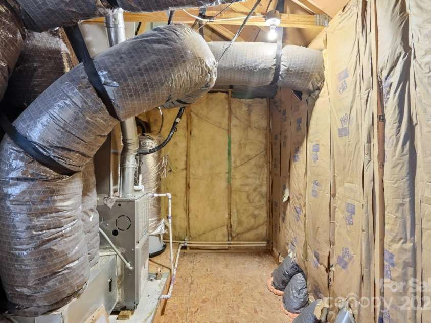 5763 Mossdale Lane, Charlotte, NC 28278.  MLS# CAR4329295, YatesRealty ID 1618. 