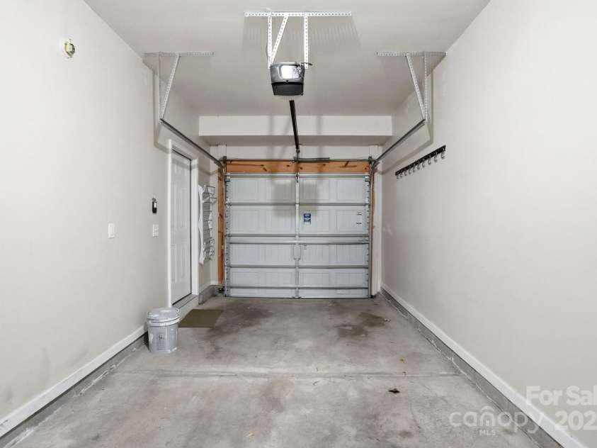 5763 Mossdale Lane, Charlotte, NC 28278.  MLS# CAR4329295, YatesRealty ID 1618. 