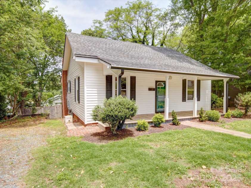 318 Chestnut Avenue, Kannapolis, NC 28081.  MLS# CAR4260562, YatesRealty ID 16180. 