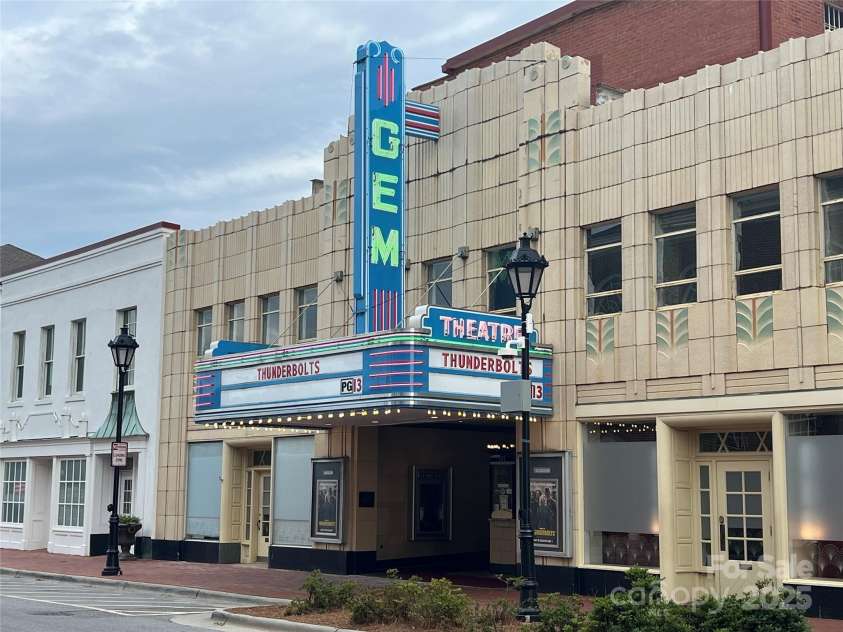 318 Chestnut Avenue, Kannapolis, NC 28081.  MLS# CAR4260562, YatesRealty ID 16180. Catch a meal, visit a local brewery and movie at 