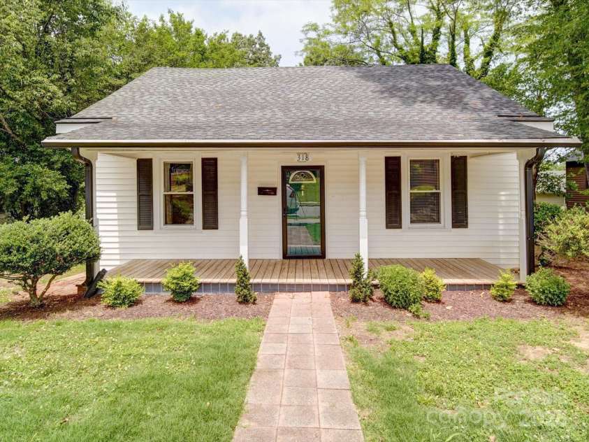 318 Chestnut Avenue, Kannapolis, NC 28081.  MLS# CAR4260562, YatesRealty ID 16180. Neat 2-bed and 1-bath in the heart of Kannapolis!