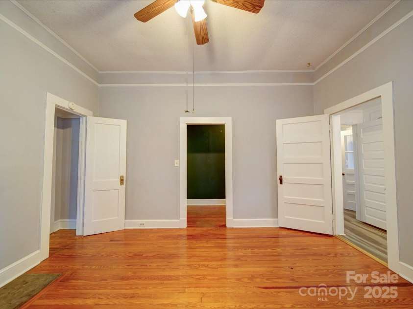 318 Chestnut Avenue, Kannapolis, NC 28081.  MLS# CAR4260562, YatesRealty ID 16180. Primary bedroom with walk-in closet.
