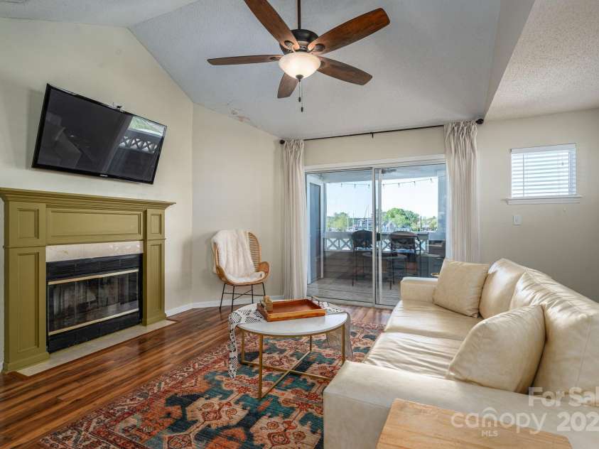 18723 Vineyard Point Lane, Cornelius, NC 28031.  MLS# CAR4246273, YatesRealty ID 16183. 