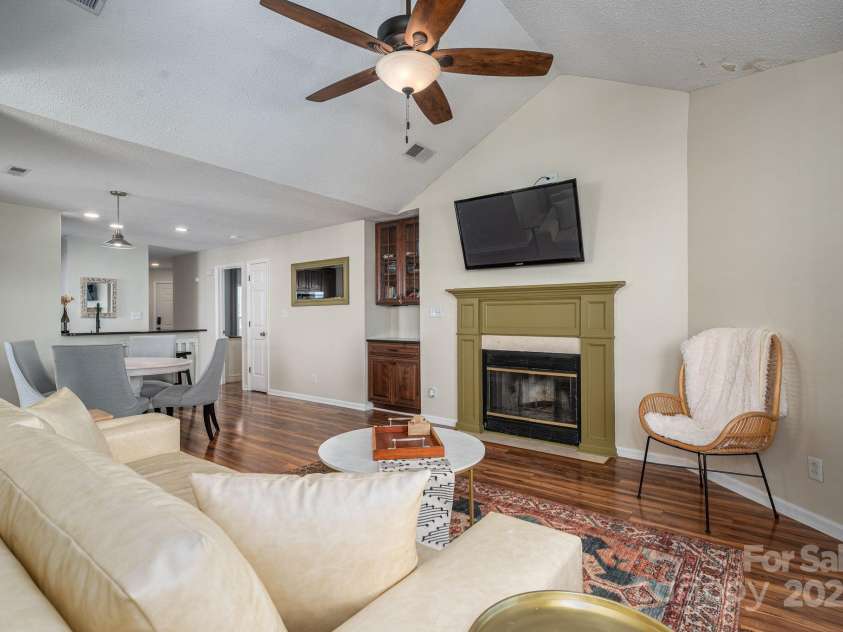 18723 Vineyard Point Lane, Cornelius, NC 28031.  MLS# CAR4246273, YatesRealty ID 16183. 