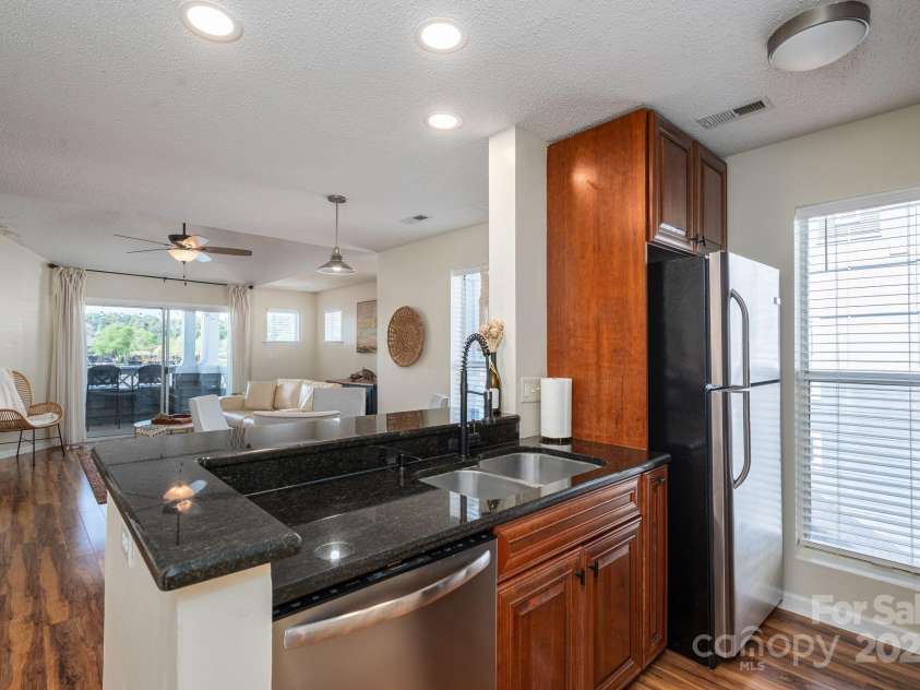 18723 Vineyard Point Lane, Cornelius, NC 28031.  MLS# CAR4246273, YatesRealty ID 16183. 