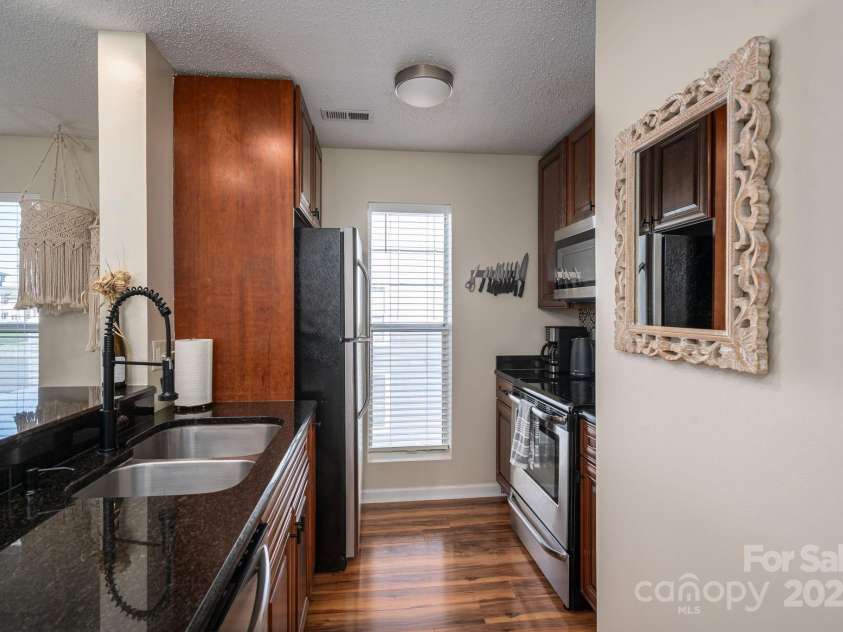 18723 Vineyard Point Lane, Cornelius, NC 28031.  MLS# CAR4246273, YatesRealty ID 16183. 