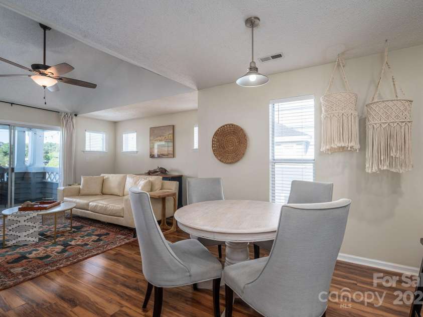 18723 Vineyard Point Lane, Cornelius, NC 28031.  MLS# CAR4246273, YatesRealty ID 16183. 