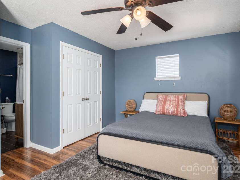 18723 Vineyard Point Lane, Cornelius, NC 28031.  MLS# CAR4246273, YatesRealty ID 16183. 