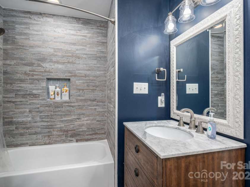 18723 Vineyard Point Lane, Cornelius, NC 28031.  MLS# CAR4246273, YatesRealty ID 16183. 