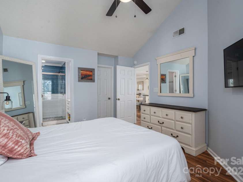 18723 Vineyard Point Lane, Cornelius, NC 28031.  MLS# CAR4246273, YatesRealty ID 16183. 