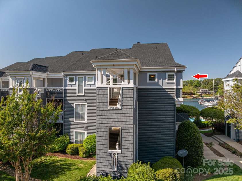18723 Vineyard Point Lane, Cornelius, NC 28031.  MLS# CAR4246273, YatesRealty ID 16183. 