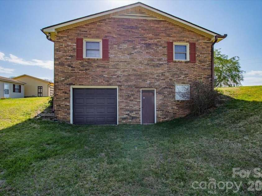 3556 White Plains Road, Roaring River, NC 28669.  MLS# CAR4364214, YatesRealty ID 16183. 