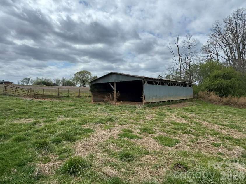 3556 White Plains Road, Roaring River, NC 28669.  MLS# CAR4364214, YatesRealty ID 16183. 