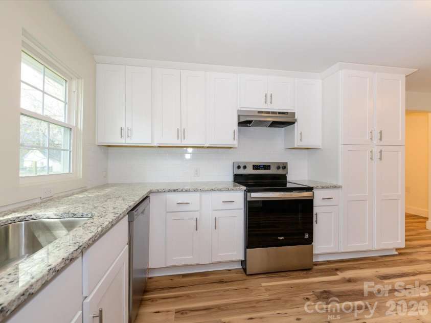 156 Hartsell School Road, Concord, NC 28027.  MLS# CAR4355069, YatesRealty ID 16184. 