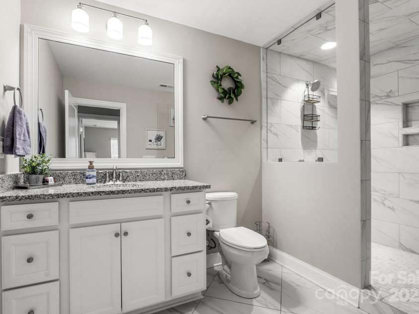 4189 Island Fox Lane, Denver, NC 28037.  MLS# CAR4264519, YatesRealty ID 16184. Bathroom
