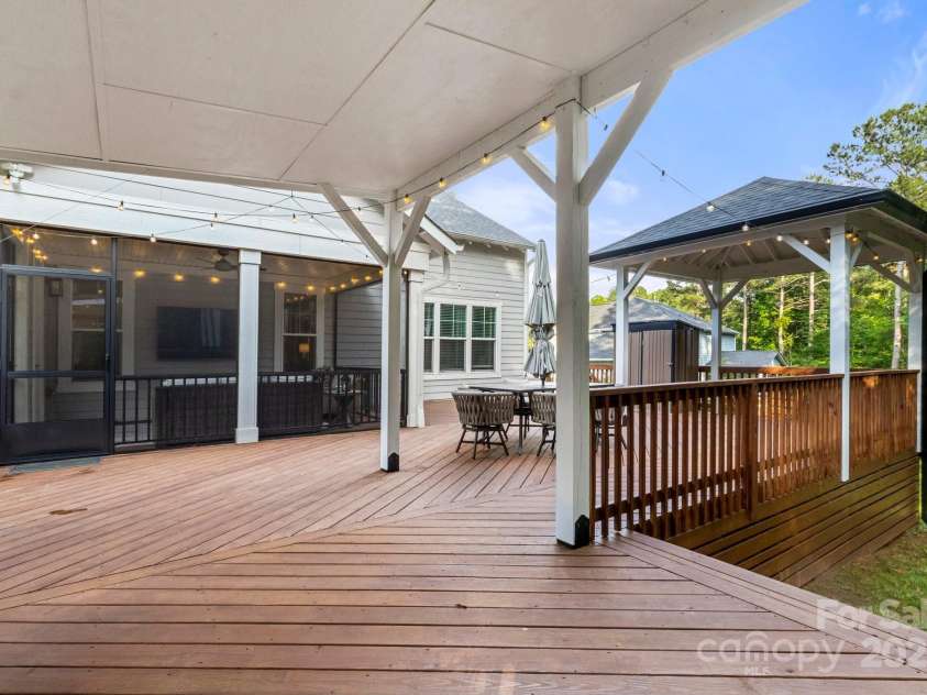 4189 Island Fox Lane, Denver, NC 28037.  MLS# CAR4264519, YatesRealty ID 16184. Deck