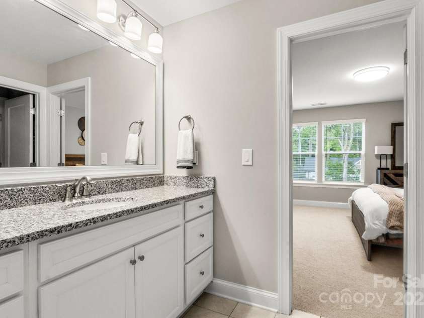 4189 Island Fox Lane, Denver, NC 28037.  MLS# CAR4264519, YatesRealty ID 16184. Jack and Jill Bathroom