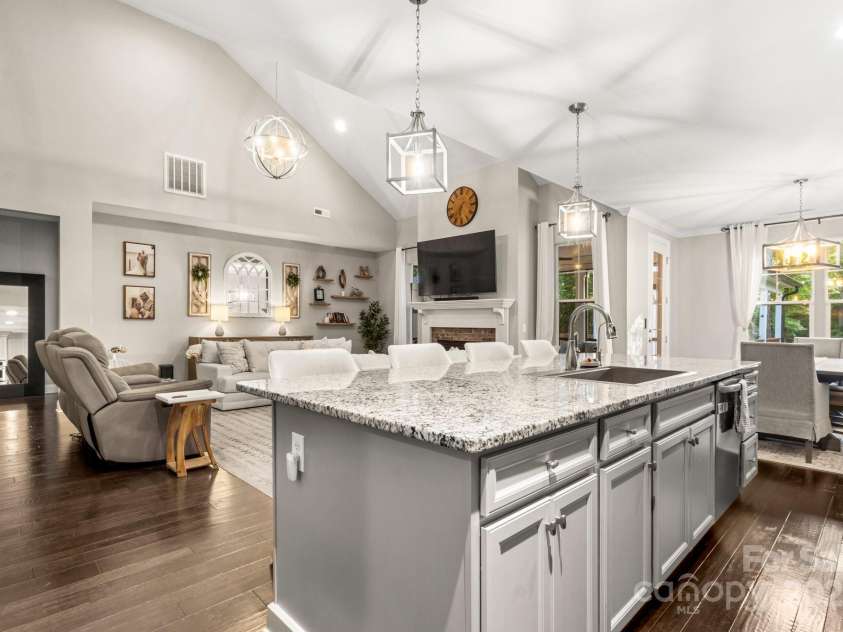 4189 Island Fox Lane, Denver, NC 28037.  MLS# CAR4264519, YatesRealty ID 16184. Kitchen