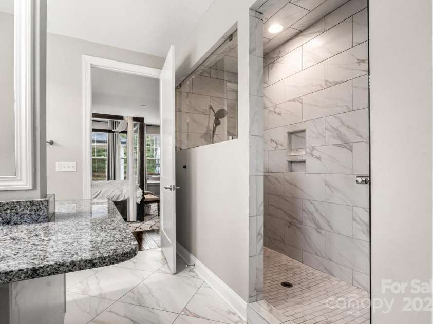 4189 Island Fox Lane, Denver, NC 28037.  MLS# CAR4264519, YatesRealty ID 16184. Primary Bathroom