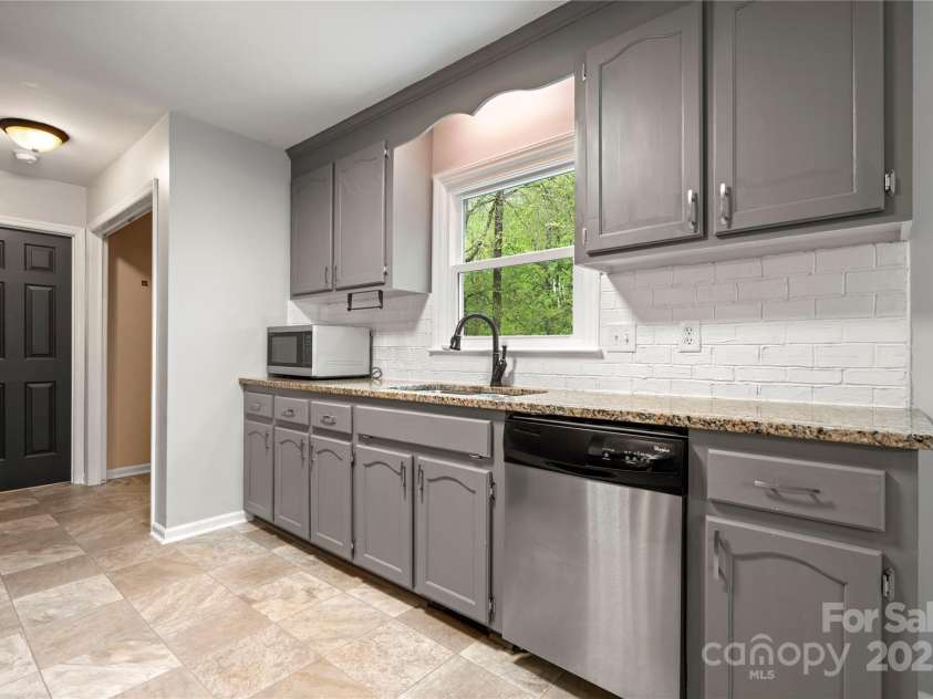 2717 Stockwood Drive, Gastonia, NC 28056.  MLS# CAR4240559, YatesRealty ID 16185. 