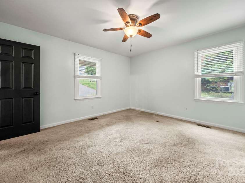 2717 Stockwood Drive, Gastonia, NC 28056.  MLS# CAR4240559, YatesRealty ID 16185. 