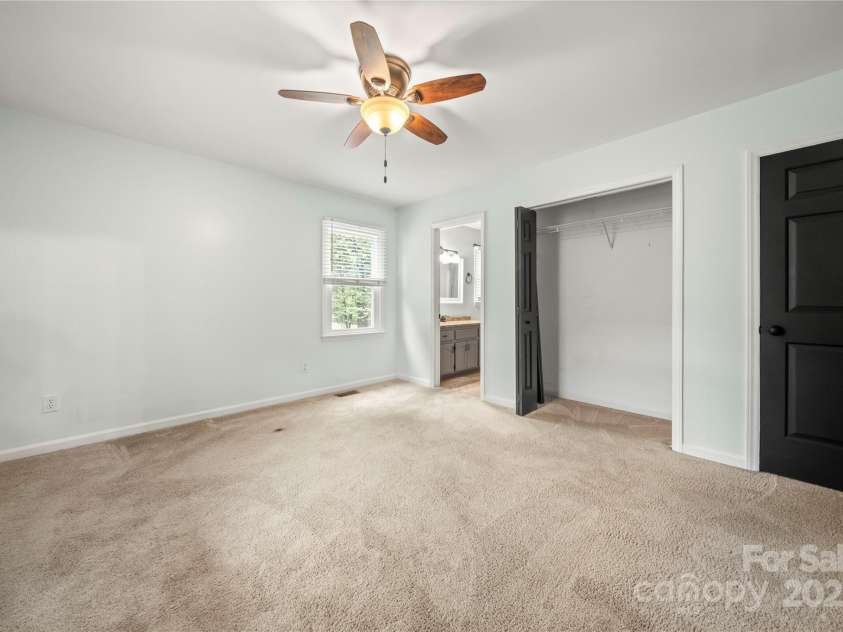 2717 Stockwood Drive, Gastonia, NC 28056.  MLS# CAR4240559, YatesRealty ID 16185. 