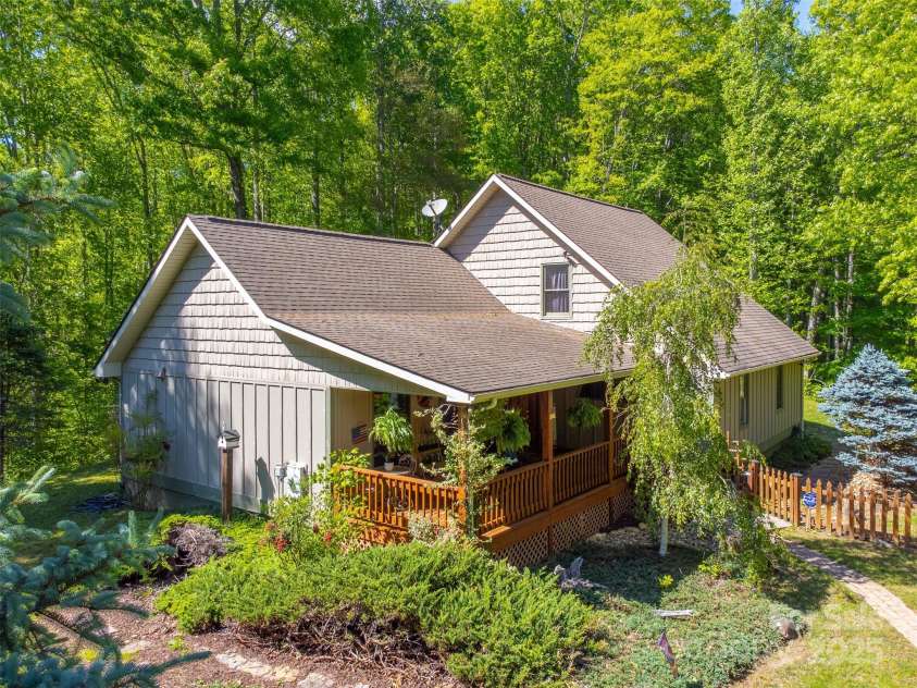 211 Natural Trail, Sylva, NC 28779.  MLS# CAR4257926, YatesRealty ID 16186. 