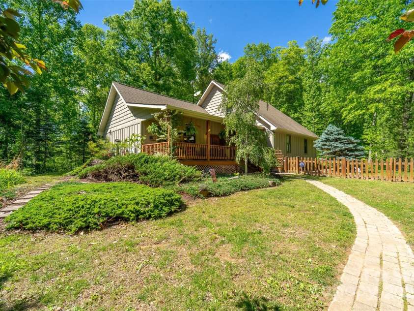 211 Natural Trail, Sylva, NC 28779.  MLS# CAR4257926, YatesRealty ID 16186. 