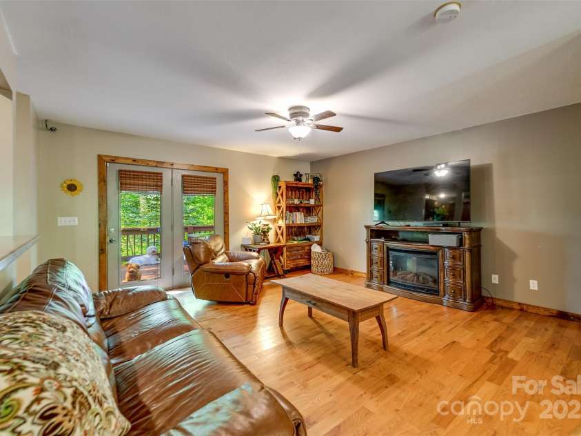 211 Natural Trail, Sylva, NC 28779.  MLS# CAR4257926, YatesRealty ID 16186. 