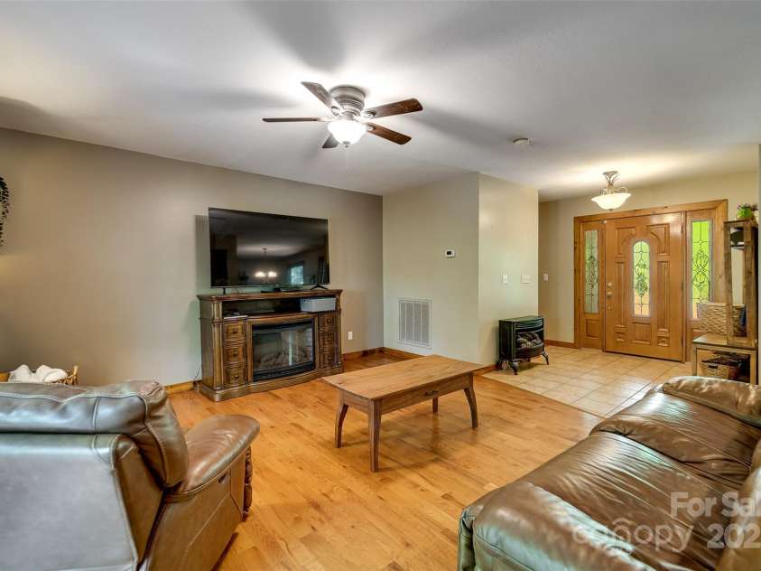 211 Natural Trail, Sylva, NC 28779.  MLS# CAR4257926, YatesRealty ID 16186. 