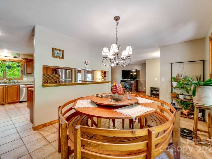 211 Natural Trail, Sylva, NC 28779.  MLS# CAR4257926, YatesRealty ID 16186. 