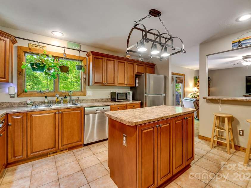 211 Natural Trail, Sylva, NC 28779.  MLS# CAR4257926, YatesRealty ID 16186. 