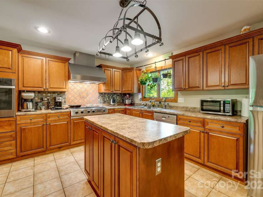 211 Natural Trail, Sylva, NC 28779.  MLS# CAR4257926, YatesRealty ID 16186. 