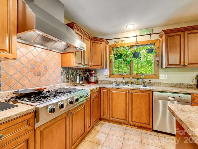 211 Natural Trail, Sylva, NC 28779.  MLS# CAR4257926, YatesRealty ID 16186. 