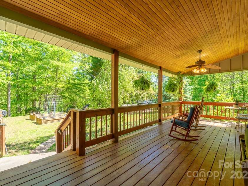 211 Natural Trail, Sylva, NC 28779.  MLS# CAR4257926, YatesRealty ID 16186. 