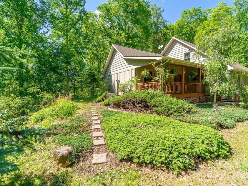 211 Natural Trail, Sylva, NC 28779.  MLS# CAR4257926, YatesRealty ID 16186. 