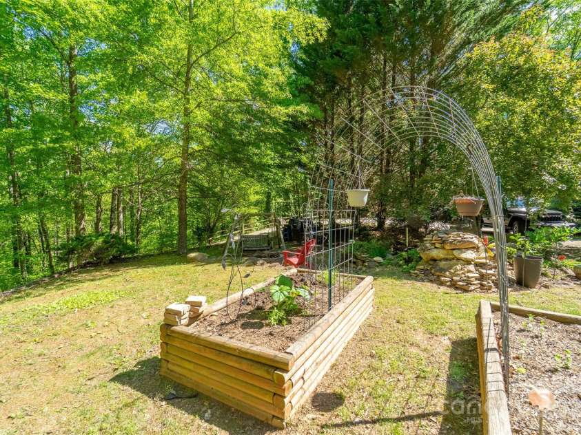 211 Natural Trail, Sylva, NC 28779.  MLS# CAR4257926, YatesRealty ID 16186. 