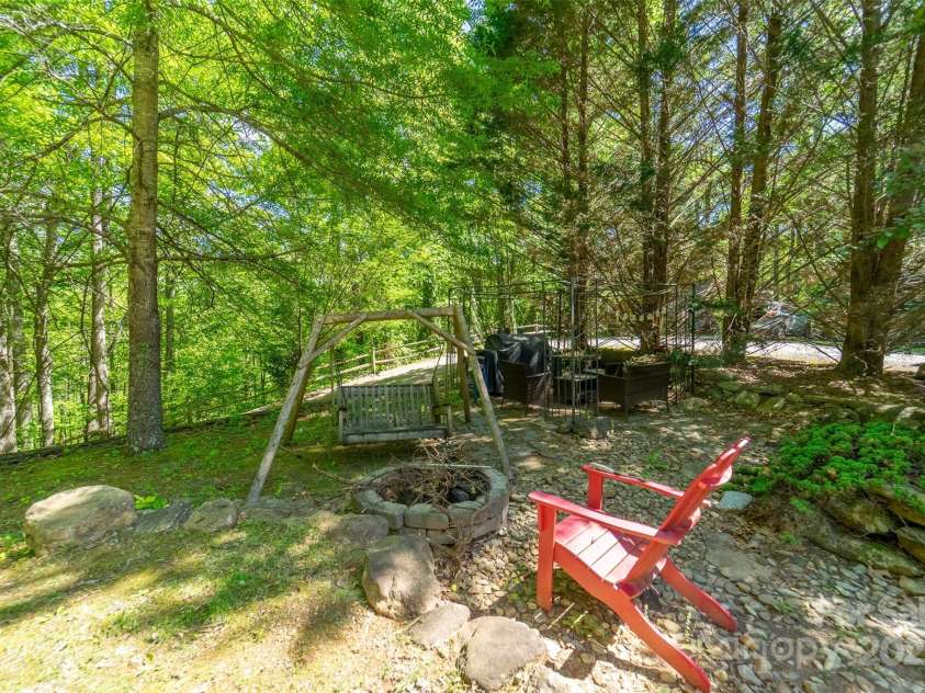 211 Natural Trail, Sylva, NC 28779.  MLS# CAR4257926, YatesRealty ID 16186. 